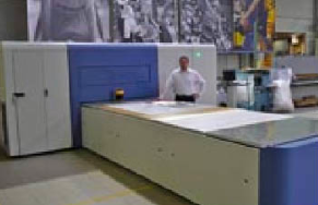 Arjan D’haene, commercial director at Daelprinting, with the Inca Onset S20